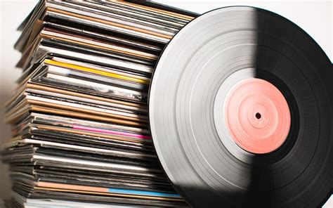 how much music can fit on a vinyl: exploring the art of analog recordings