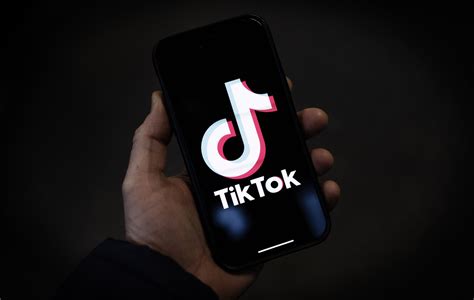 how to change music on tiktok: exploring the nuances of sound and style in social media content creation